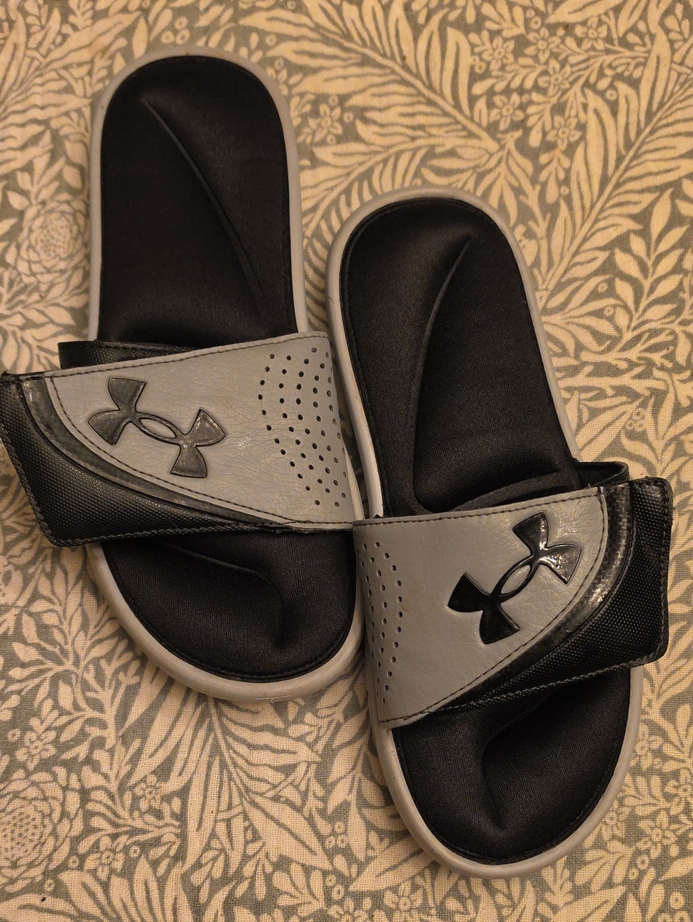 Under Armour Mens Black and Gray Adjustable Slides